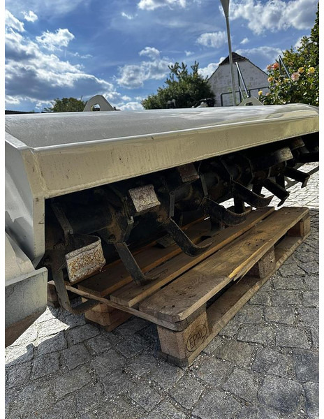 Cat LT18B TILLER - Mesin pengolahan tanah: gambar 4 Cat LT18B TILLER - Mesin pengolahan tanah: gambar 4