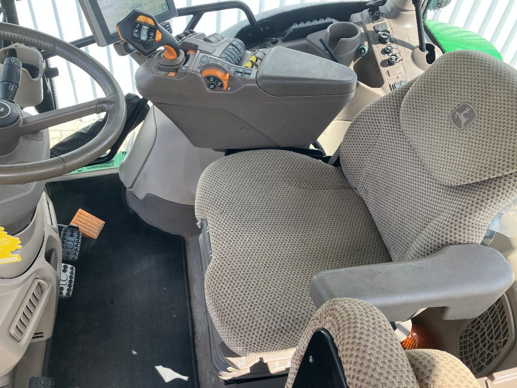 John Deere 6R185 - Traktor: gambar 4 John Deere 6R185 - Traktor: gambar 4
