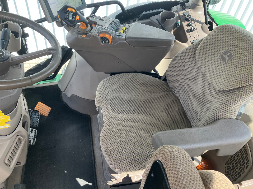 John Deere 6R185 - Traktor: gambar 4 John Deere 6R185 - Traktor: gambar 4