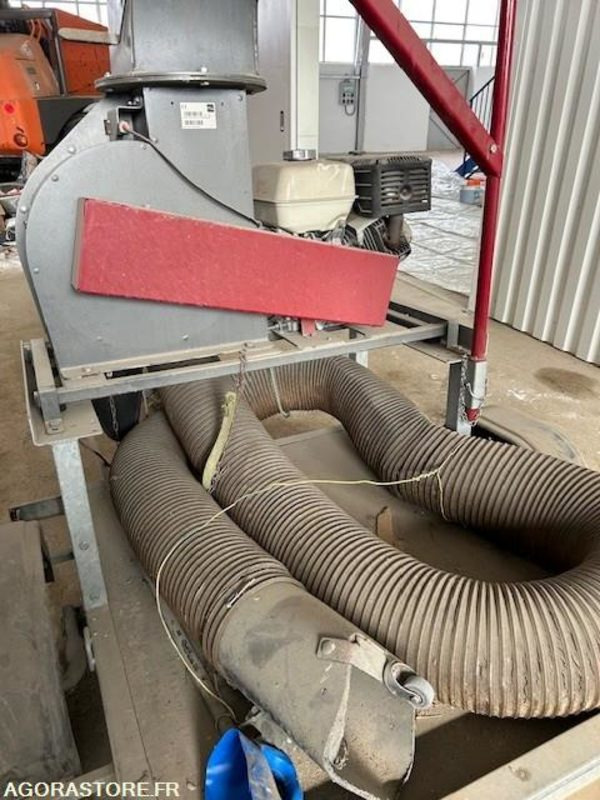 ASPIRATEUR A FEUILLES MORGNIEUX SUR REMORQUE ECIM - Penyedot debu industri: gambar 3 ASPIRATEUR A FEUILLES MORGNIEUX SUR REMORQUE ECIM - Penyedot debu industri: gambar 3