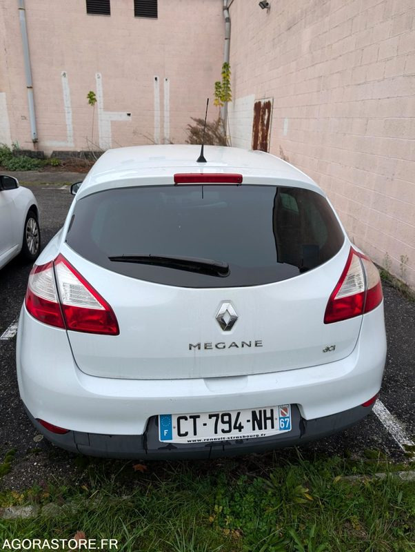 BERLINE MEGANE RENAULT 1.5 DCI BON ETAT 5 PLACES 200 010 KM - Mobil: gambar 4 BERLINE MEGANE RENAULT 1.5 DCI BON ETAT 5 PLACES 200 010 KM - Mobil: gambar 4