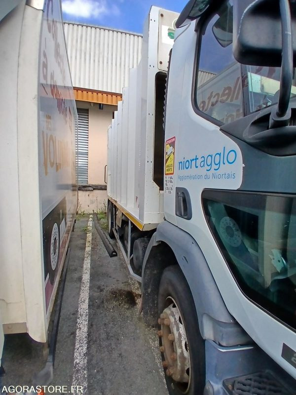 BOM 19 T RENAULT 270 DCI - 2002 - 370 889km - Truk sampah: gambar 5 BOM 19 T RENAULT 270 DCI - 2002 - 370 889km - Truk sampah: gambar 5