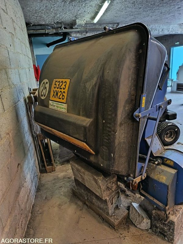 Bac de ramassage ISEKI - Peralatan kebun: gambar 3 Bac de ramassage ISEKI - Peralatan kebun: gambar 3