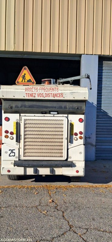 Balayeuse Euroclean Sicas modèle Millennium " New Generation" - Penyapu jalan: gambar 4 Balayeuse Euroclean Sicas modèle Millennium " New Generation" - Penyapu jalan: gambar 4