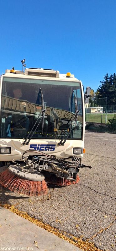 Balayeuse Euroclean Sicas modèle Millennium " New Generation" - Penyapu jalan: gambar 3 Balayeuse Euroclean Sicas modèle Millennium " New Generation" - Penyapu jalan: gambar 3