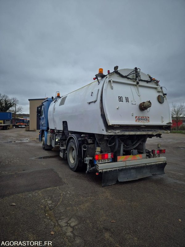 Balayeuse Eurovoirie Optifant 70 TA THP - 2012 - 242 000 heures - Penyapu jalan: gambar 4 Balayeuse Eurovoirie Optifant 70 TA THP - 2012 - 242 000 heures - Penyapu jalan: gambar 4