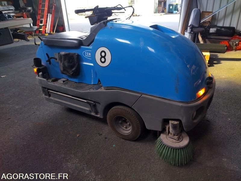 Balayeuse aspiratrice de trottoirs TENNANT LITTER HAWK 4100 - Penyapu jalan: gambar 1 Balayeuse aspiratrice de trottoirs TENNANT LITTER HAWK 4100 - Penyapu jalan: gambar 1