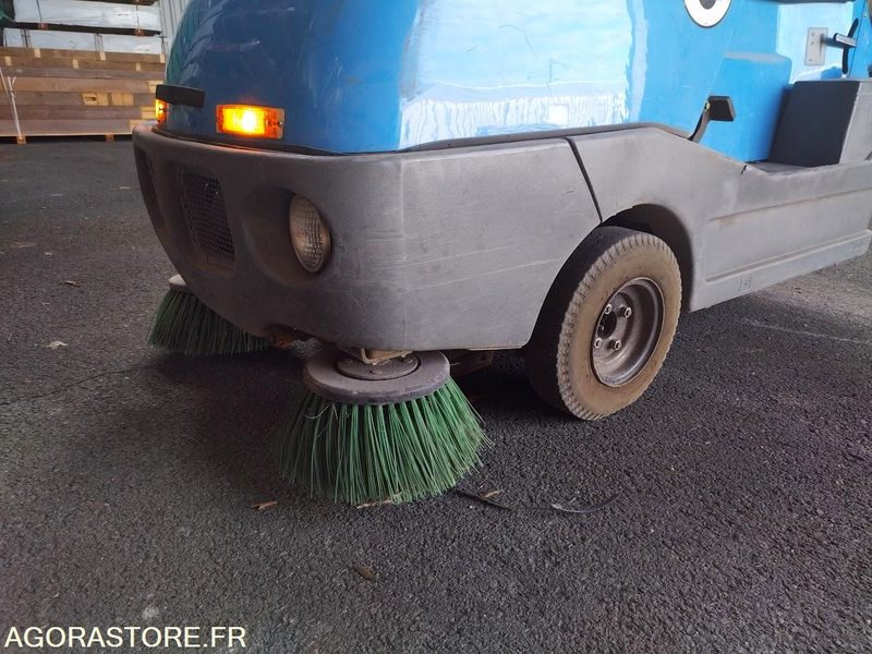 Balayeuse aspiratrice de trottoirs TENNANT LITTER HAWK 4100 - Penyapu jalan: gambar 4 Balayeuse aspiratrice de trottoirs TENNANT LITTER HAWK 4100 - Penyapu jalan: gambar 4