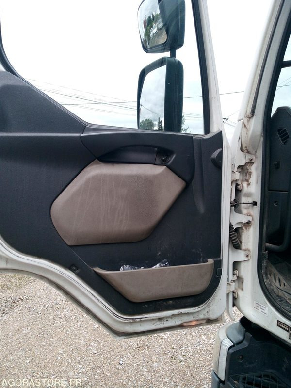 Truk sampah Bom Renault 320DXI: gambar 7 Truk sampah Bom Renault 320DXI: gambar 7