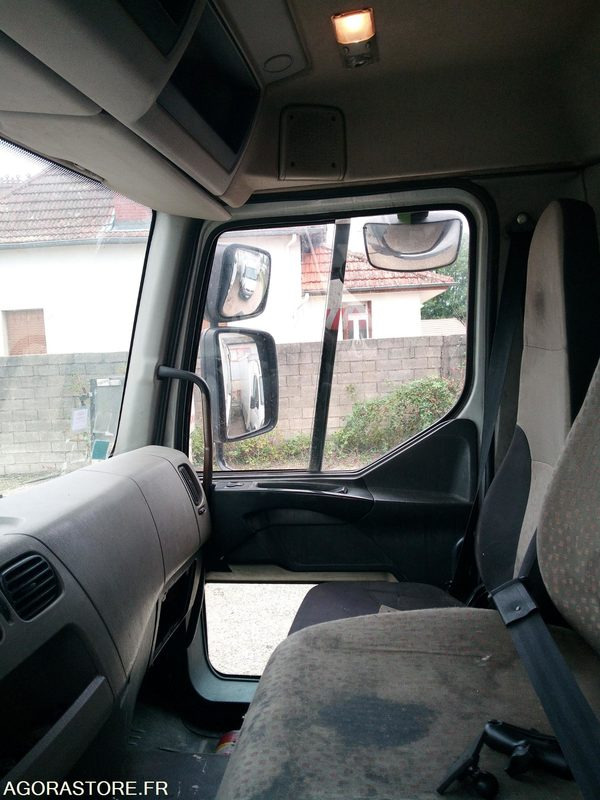 Truk sampah Bom Renault 320DXI: gambar 8 Truk sampah Bom Renault 320DXI: gambar 8