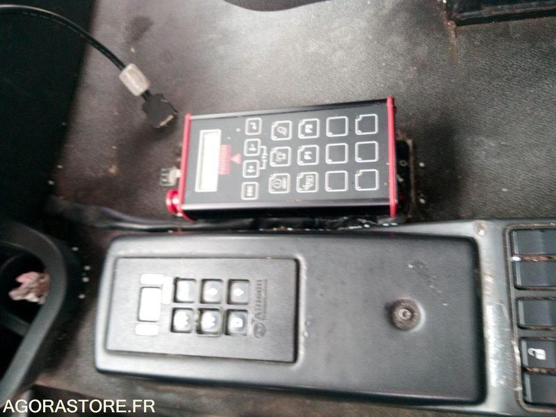 Truk sampah Bom Renault 320DXI: gambar 9 Truk sampah Bom Renault 320DXI: gambar 9