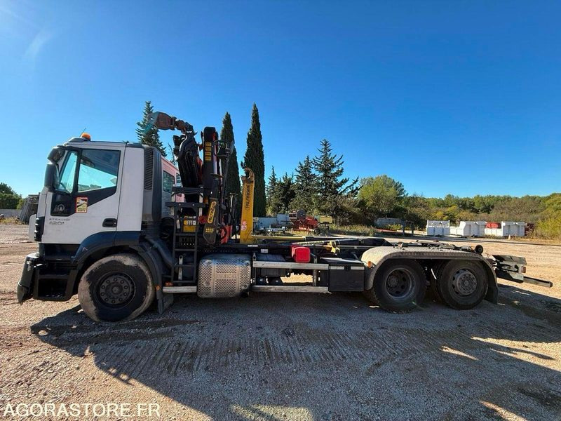 CAMION POLYBENNE GRUE IVECO MOTEUR HS - 390000km - 2014 - Hook lift: gambar 2 CAMION POLYBENNE GRUE IVECO MOTEUR HS - 390000km - 2014 - Hook lift: gambar 2