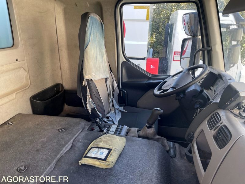 CAMION RENAULT19 HYDROCURER HUWER - 2018 / 341 258 KM - Truk vakum: gambar 5 CAMION RENAULT19 HYDROCURER HUWER - 2018 / 341 258 KM - Truk vakum: gambar 5