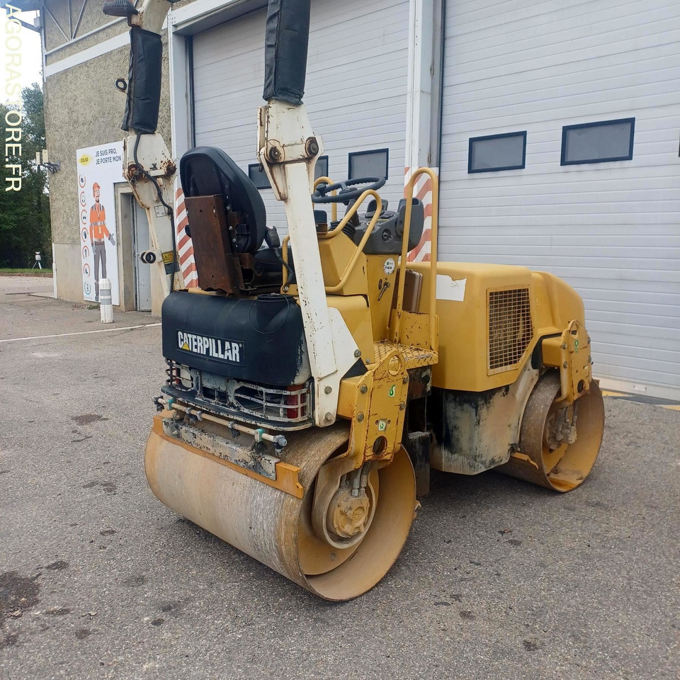 CATERP - CB 224 E - 2008 - 3307h (D8301059) - Roller jalan: gambar 1 CATERP - CB 224 E - 2008 - 3307h (D8301059) - Roller jalan: gambar 1