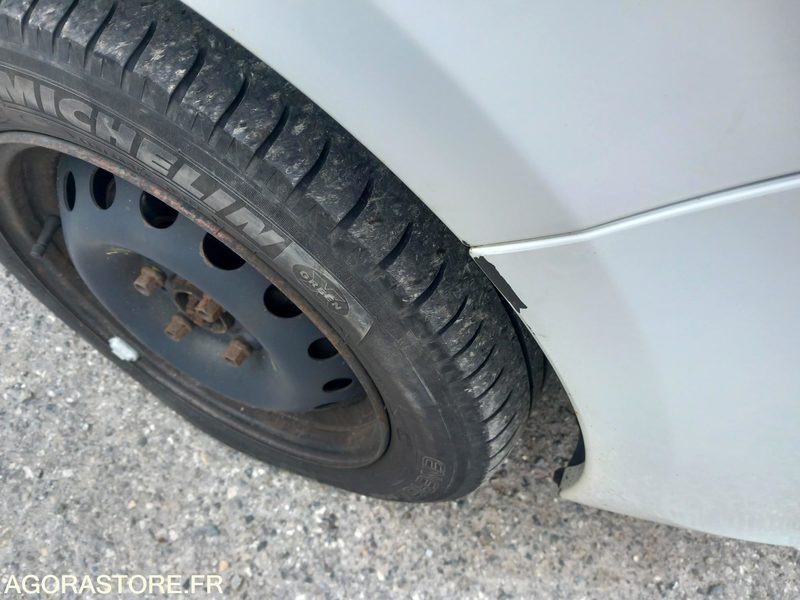 CLIO III DCI75 3 PORTES (BR0512) - Mobil: gambar 5 CLIO III DCI75 3 PORTES (BR0512) - Mobil: gambar 5