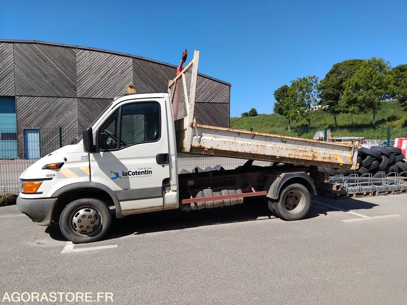 Camion benne Iveco 35C13 - 91233kms - 2004 - Van jungkit: gambar 1 Camion benne Iveco 35C13 - 91233kms - 2004 - Van jungkit: gambar 1