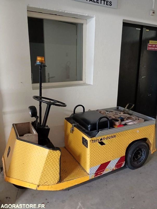 Chariot électrique TAYLOR DUNN - Bon état - 2010 - Traktor derek: gambar 1 Chariot électrique TAYLOR DUNN - Bon état - 2010 - Traktor derek: gambar 1