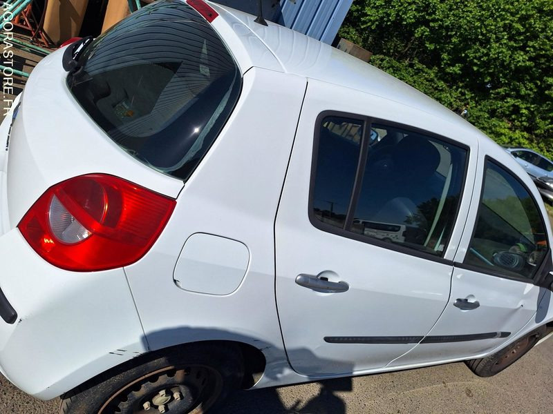 Clio blanche - Mobil: gambar 1 Clio blanche - Mobil: gambar 1