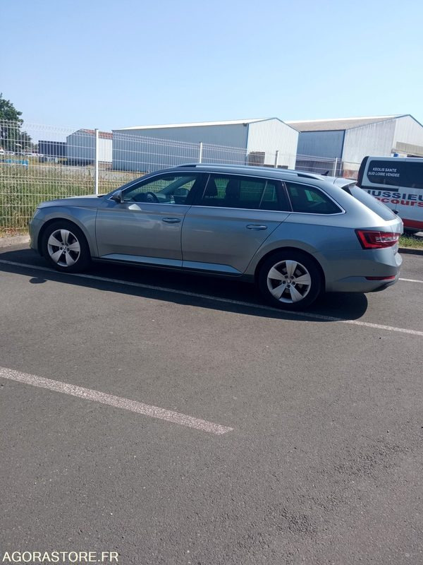 ET-350-JR - Roulant - SKODA OCTAVIA SUPERB - VP - BVA - 199 800 Kms - Mobil: gambar 4 ET-350-JR - Roulant - SKODA OCTAVIA SUPERB - VP - BVA - 199 800 Kms - Mobil: gambar 4