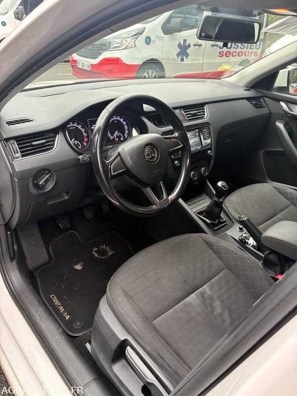 EY-933-PQ - Roulant - SKODA OCTAVIA - VP - 320 000 Kms - Mobil: gambar 3 EY-933-PQ - Roulant - SKODA OCTAVIA - VP - 320 000 Kms - Mobil: gambar 3