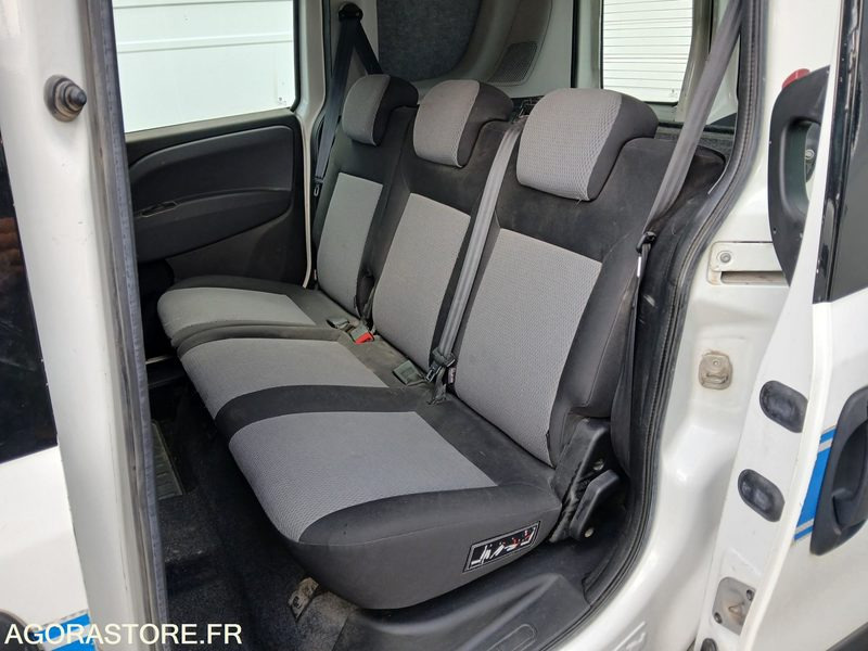 FIAT DOBLO C.1.3MTJ - Van kecil: gambar 4 FIAT DOBLO C.1.3MTJ - Van kecil: gambar 4