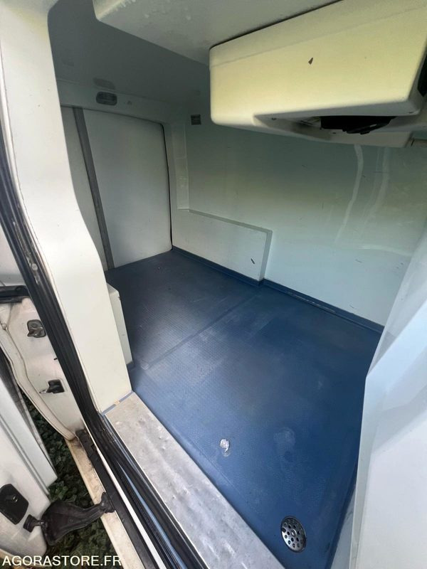 FIAT- SCUDO - 2015 - 350 000 KM - FRIGORIFIQUE MULTI TEMPERATURE - Van berpendingin: gambar 4 FIAT- SCUDO - 2015 - 350 000 KM - FRIGORIFIQUE MULTI TEMPERATURE - Van berpendingin: gambar 4