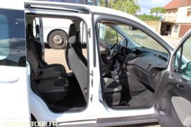 FORD TOURNEO - 2017 - 178 348 KMS - EP426FZ - Van kecil: gambar 5 FORD TOURNEO - 2017 - 178 348 KMS - EP426FZ - Van kecil: gambar 5