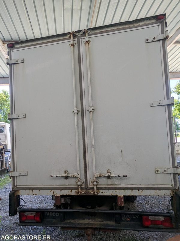 FOURGON IVECO 35C18 - 2008 - 182 000 KM - Van panel: gambar 5 FOURGON IVECO 35C18 - 2008 - 182 000 KM - Van panel: gambar 5
