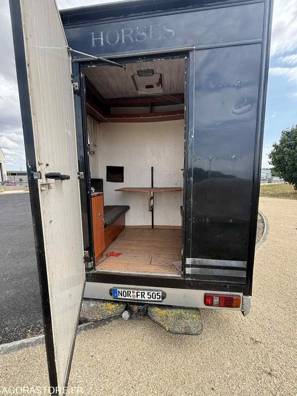 Fourgon FORD - Transport de 2 Chevaux - 2004 - 137 510 KM - Van panel: gambar 4 Fourgon FORD - Transport de 2 Chevaux - 2004 - 137 510 KM - Van panel: gambar 4