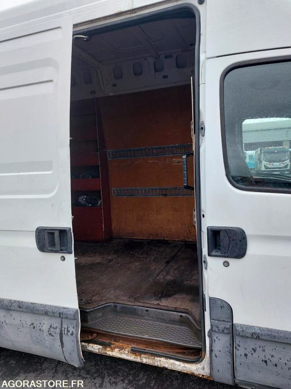 Fourgon IVECO Daily CNG- AA-840-JA - 176200 km (BARA - R51754) - Van panel: gambar 5 Fourgon IVECO Daily CNG- AA-840-JA - 176200 km (BARA - R51754) - Van panel: gambar 5