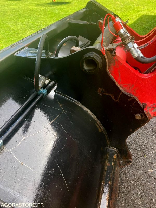 GODET 4X1 - ATTACHE MANITOU - Loader konstruksi: gambar 2 GODET 4X1 - ATTACHE MANITOU - Loader konstruksi: gambar 2
