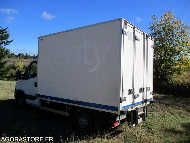 IVECO 35S13 de 2013 426915Kms "d'autoroute"chassis cabine frigorifique - Van berpendingin: gambar 3 IVECO 35S13 de 2013 426915Kms "d'autoroute"chassis cabine frigorifique - Van berpendingin: gambar 3