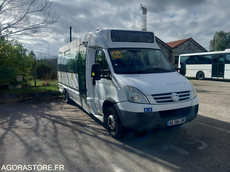 IVECO DAILY N°092054 - Bus mini, Van penumpang: gambar 1 IVECO DAILY N°092054 - Bus mini, Van penumpang: gambar 1