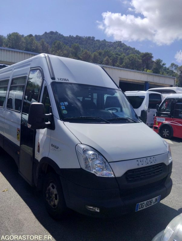 IVECO DAILY N°142064 - Bus mini, Van penumpang: gambar 1 IVECO DAILY N°142064 - Bus mini, Van penumpang: gambar 1