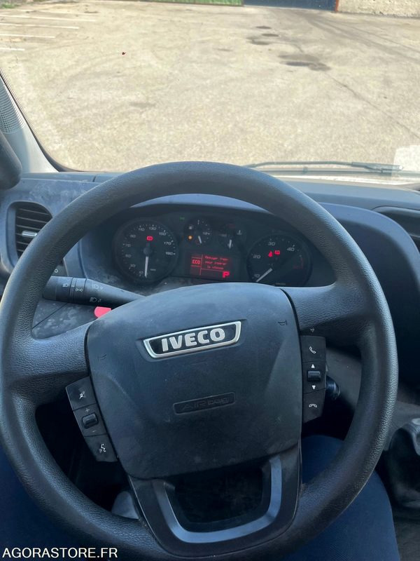 Iveco Daily 35C BVA - 2019 - 118 200km - Van panel: gambar 4 Iveco Daily 35C BVA - 2019 - 118 200km - Van panel: gambar 4