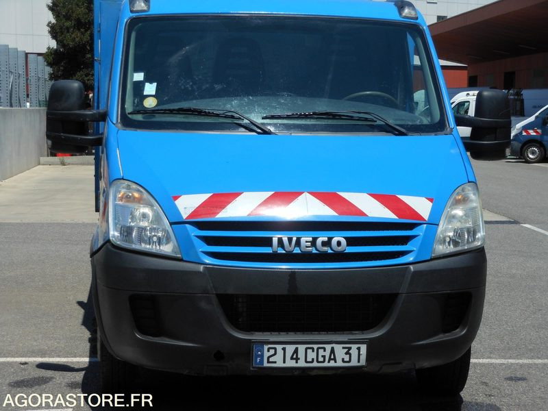 Iveco Daily 35C15 3.0 litres 146cv tri benne - Van jungkit: gambar 2 Iveco Daily 35C15 3.0 litres 146cv tri benne - Van jungkit: gambar 2