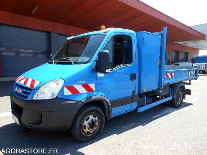 Iveco Daily 35C15 3.0 litres 146cv tri benne - Van jungkit: gambar 1 Iveco Daily 35C15 3.0 litres 146cv tri benne - Van jungkit: gambar 1