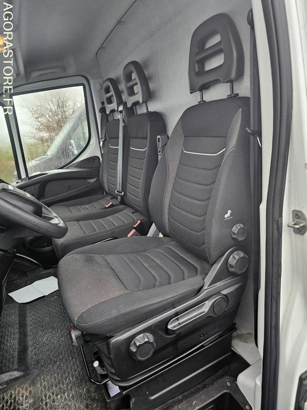 Iveco daily 35S14 - 2022 - 8815 Kms - Van panel: gambar 5 Iveco daily 35S14 - 2022 - 8815 Kms - Van panel: gambar 5