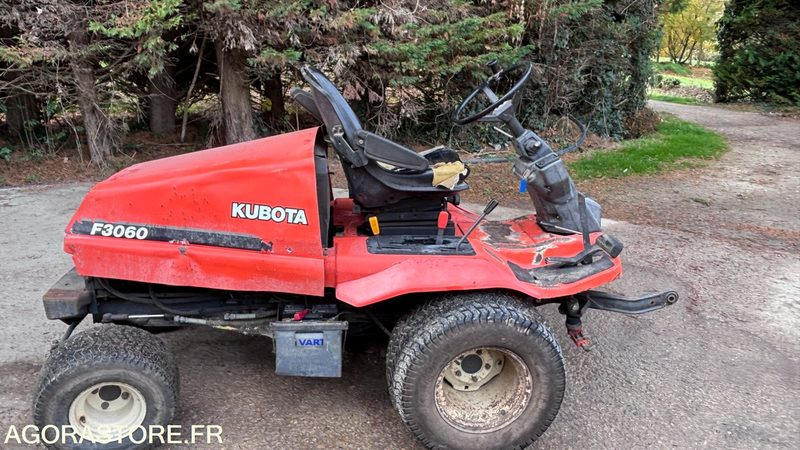 Kubota F3060 - Mesin pemotong rumput: gambar 1 Kubota F3060 - Mesin pemotong rumput: gambar 1