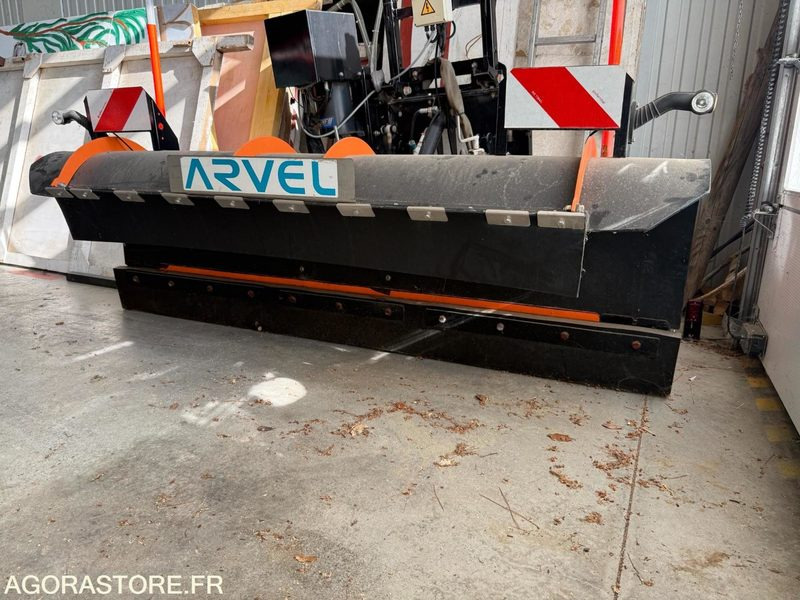 LAME A NEIGE AVEC FIXATION - Bajak salju: gambar 1 LAME A NEIGE AVEC FIXATION - Bajak salju: gambar 1