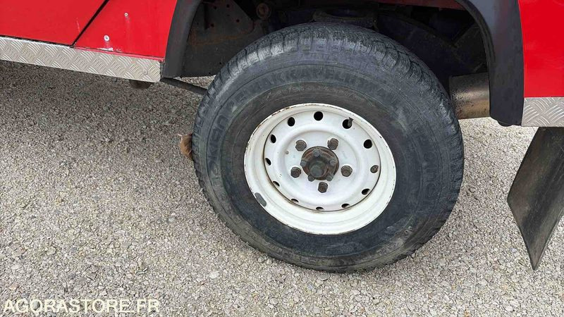 LAND ROVER DÉFENDER 110 CC - 123 683 Kms - 2001 - 6620 XE 74 - Mobil SUV: gambar 5 LAND ROVER DÉFENDER 110 CC - 123 683 Kms - 2001 - 6620 XE 74 - Mobil SUV: gambar 5