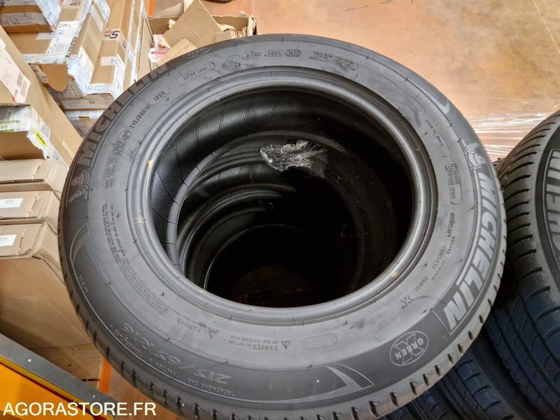 Lot de 12 pneus Michelin 215/65R16 102H - Ban: gambar 3 Lot de 12 pneus Michelin 215/65R16 102H - Ban: gambar 3