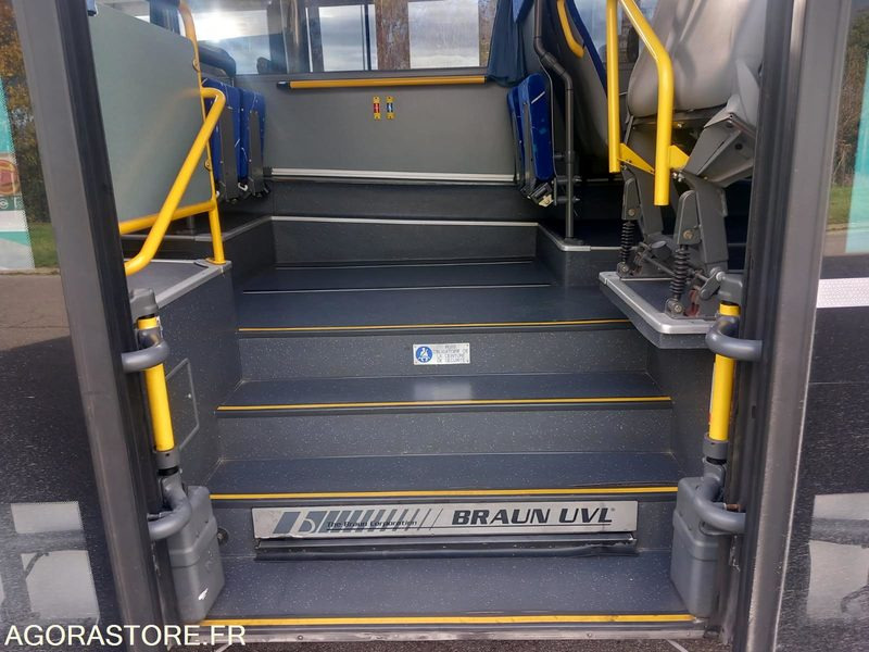 MERCEDES INTOURO N°083146 - Bus sekolah: gambar 3 MERCEDES INTOURO N°083146 - Bus sekolah: gambar 3