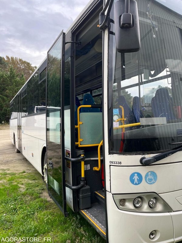 MERCEDES INTOURO N°093338 - Bus sekolah: gambar 1 MERCEDES INTOURO N°093338 - Bus sekolah: gambar 1