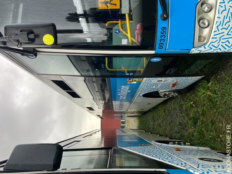 MERCEDES INTOURO N°093359 - Bus sekolah: gambar 2 MERCEDES INTOURO N°093359 - Bus sekolah: gambar 2