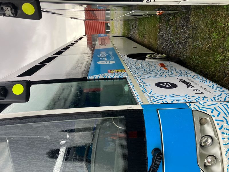 MERCEDES INTOURO N°093359 - Bus sekolah: gambar 3 MERCEDES INTOURO N°093359 - Bus sekolah: gambar 3