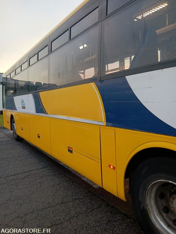 MERCEDES INTOURO N°093382 - Bus sekolah: gambar 3 MERCEDES INTOURO N°093382 - Bus sekolah: gambar 3