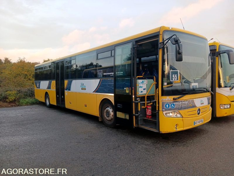 MERCEDES INTOURO N°093383 - Bus sekolah: gambar 1 MERCEDES INTOURO N°093383 - Bus sekolah: gambar 1