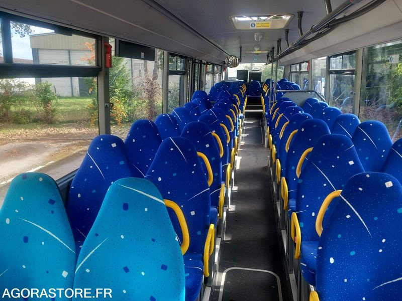 MERCEDES INTOURO N°111045 - Bus sekolah: gambar 5 MERCEDES INTOURO N°111045 - Bus sekolah: gambar 5