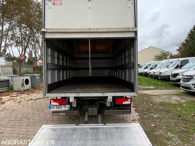 MERCEDES SPRINTER - 2014 / 165 605 KM - Van panel: gambar 4 MERCEDES SPRINTER - 2014 / 165 605 KM - Van panel: gambar 4
